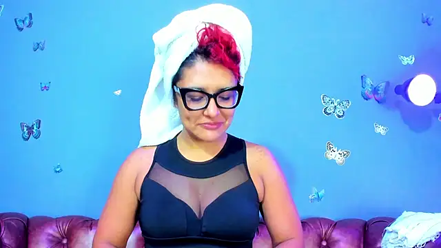 Kaira mosse online show from May 22, 12:00 pm
