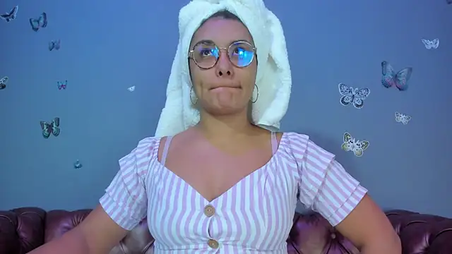 Kaira mosse online show from July 14, 12:00 pm