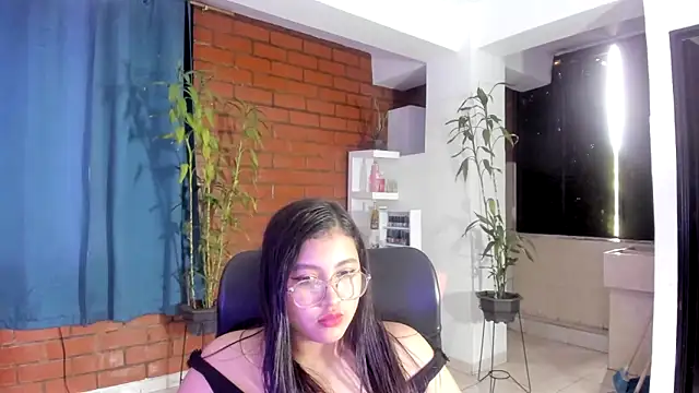 TEE DIRTY SQUIRT online show from November 19, 4:40 pm