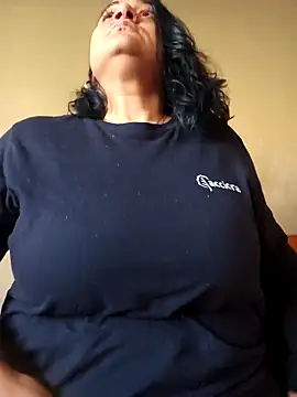 Snapshot of paulinaDiaz1 chatting on November 2, 3:25 pm paulinaDiaz1 online show from November 2, 3:25 pm