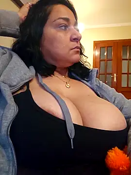 Snapshot of paulinaDiaz1 chatting on November 6, 2:29 pm paulinaDiaz1 online show from November 6, 2:29 pm