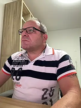 coupleLatinaLovers online show from October 16, 5:19 am