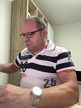 coupleLatinaLovers online show from November 14, 6:23 am