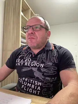 coupleLatinaLovers online show from November 26, 6:25 am