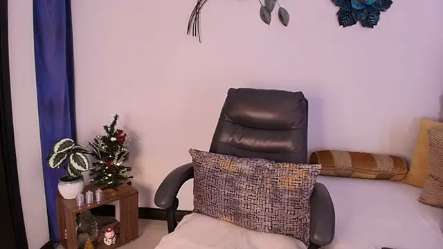 Saray M  online show from December 15, 5:17 pm