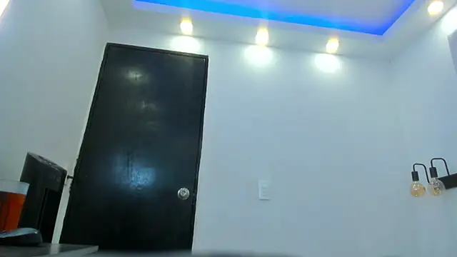 chloe zulay online show from January 17, 3:55 am