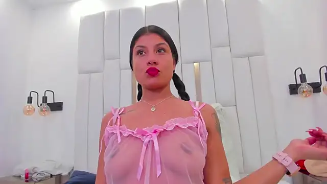 chloe zulay online show from February 28, 2:45 am