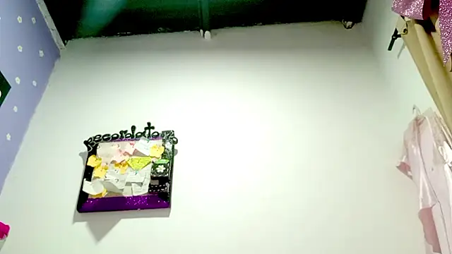 PetiteIvoryQueen19 online show from July 19, 5:11 am