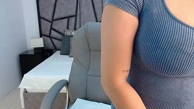 adhara cortez online show from March 31, 8:20 pm