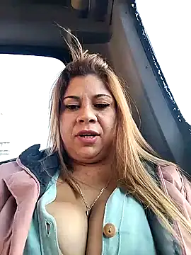 Snapshot of Laura-Hernandez chatting on January 22, 10:15 pm Laura-Hernandez online show from January 22, 10:15 pm