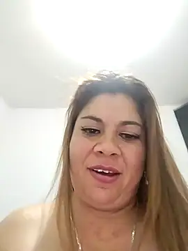 Snapshot of Laura-Hernandez chatting on February 11, 5:40 pm Laura-Hernandez online show from February 11, 5:40 pm
