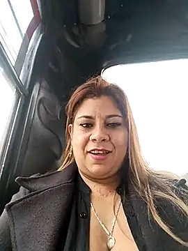 Snapshot of Laura-Hernandez chatting on March 6, 5:22 pm Laura-Hernandez online show from March 6, 5:22 pm