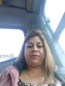 Snapshot of Laura-Hernandez chatting on March 11, 3:02 pm Laura-Hernandez online show from March 11, 3:02 pm
