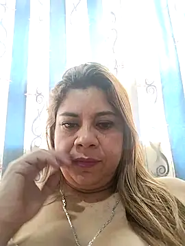Snapshot of Laura-Hernandez chatting on September 21, 2:40 pm Laura-Hernandez online show from September 21, 2:40 pm