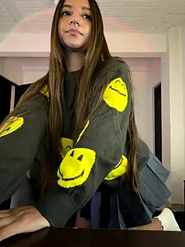 Snapshot of aly_golden_ chatting on November 22, 6:12 am aly golden online show from November 22, 6:12 am