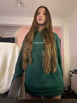 Snapshot of aly_golden_ chatting on December 18, 7:36 am aly golden online show from December 18, 7:36 am