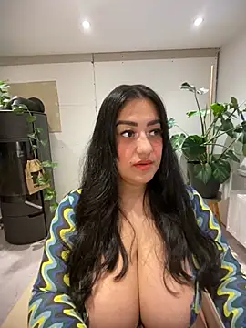 Snapshot of Alma- chatting on October 26, 1:17 pm Alma- online show from October 26, 1:17 pm