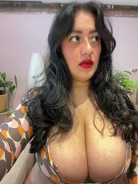 Snapshot of Alma- chatting on July 18, 12:31 pm Alma- online show from July 18, 12:31 pm