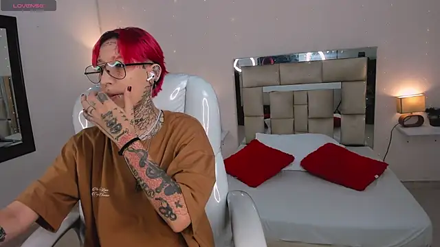 Snapshot of ravengreen_ chatting on January 24, 7:49 pm ravengreen online show from January 24, 7:49 pm