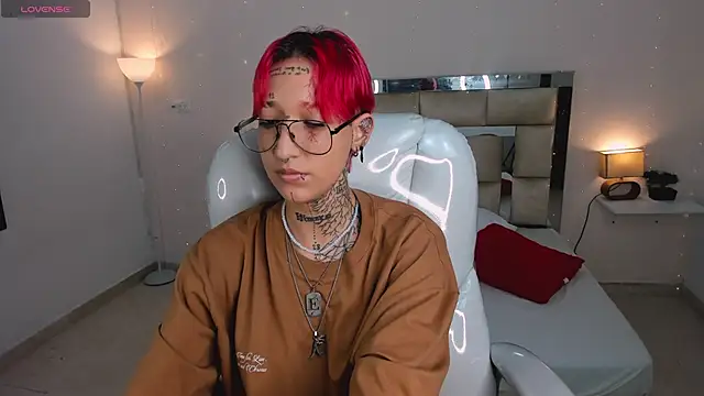 Snapshot of ravengreen_ chatting on January 24, 10:51 pm ravengreen online show from January 24, 10:51 pm