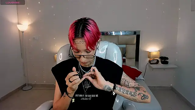 Snapshot of ravengreen_ chatting on January 28, 7:42 pm ravengreen online show from January 28, 7:42 pm