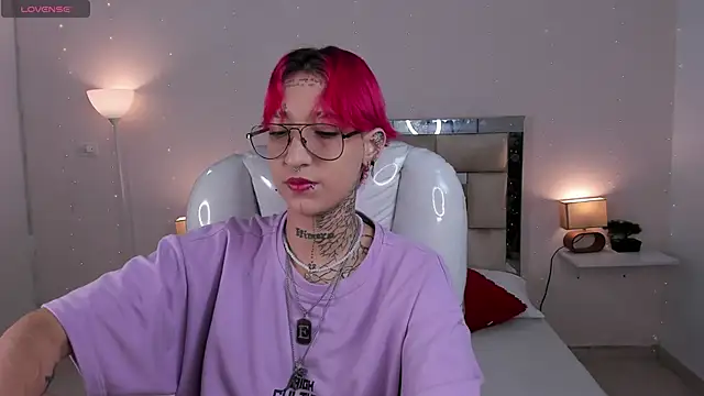 Snapshot of ravengreen_ chatting on February 4, 8:17 pm ravengreen online show from February 4, 8:17 pm