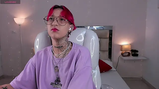 Snapshot of ravengreen_ chatting on February 4, 11:27 pm ravengreen online show from February 4, 11:27 pm