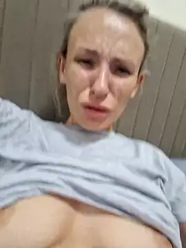 Snapshot of YourJuliena chatting on February 20, 1:40 pm YourJuliena online show from February 20, 1:40 pm