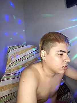 Snapshot of CARKIS-69 chatting on December 2, 6:32 pm CARKIS-69 online show from December 2, 6:32 pm