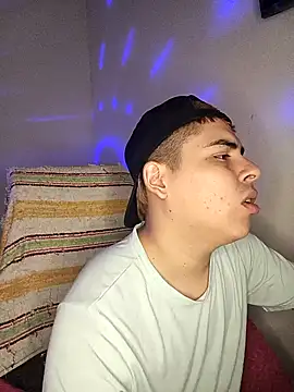 Snapshot of CARKIS-69 chatting on December 4, 4:49 pm CARKIS-69 online show from December 4, 4:49 pm