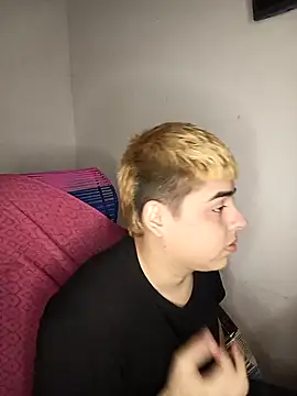 Snapshot of CARKIS-69 chatting on December 14, 6:09 pm CARKIS-69 online show from December 14, 6:09 pm