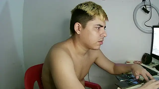 Snapshot of CARKIS-69 chatting on January 21, 7:04 am CARKIS-69 online show from January 21, 7:04 am