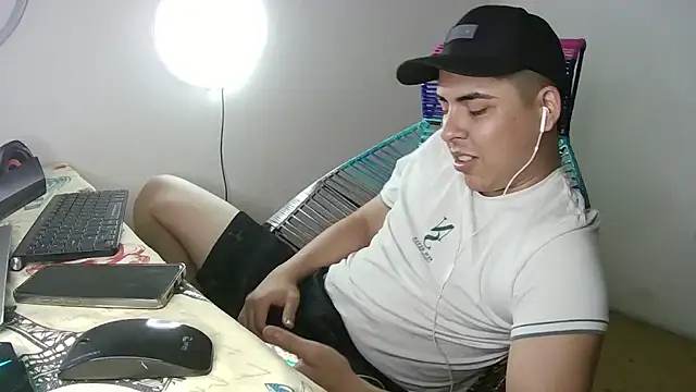 Snapshot of CARKIS-69 chatting on January 28, 9:50 pm CARKIS-69 online show from January 28, 9:50 pm