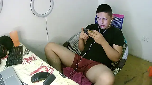 Snapshot of CARKIS-69 chatting on January 31, 2:58 am CARKIS-69 online show from January 31, 2:58 am