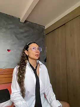 MafeeRoss online show from March 4, 7:09 pm