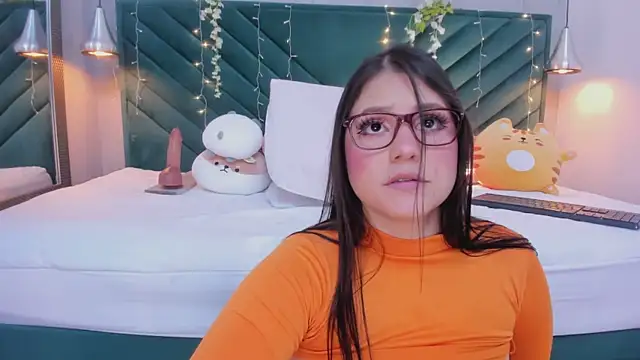 Snapshot of pamelajons_ chatting on January 13, 2:42 pm pamelajons online show from January 13, 2:42 pm