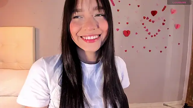 Snapshot of Maia_W10 chatting on April 8, 12:27 pm Maia W10 online show from April 8, 12:27 pm