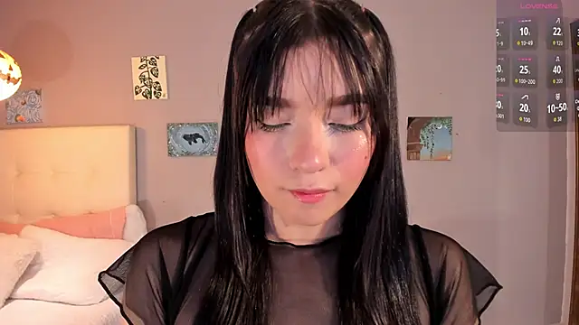 Snapshot of Maia_W10 chatting on April 9, 12:21 pm Maia W10 online show from April 9, 12:21 pm