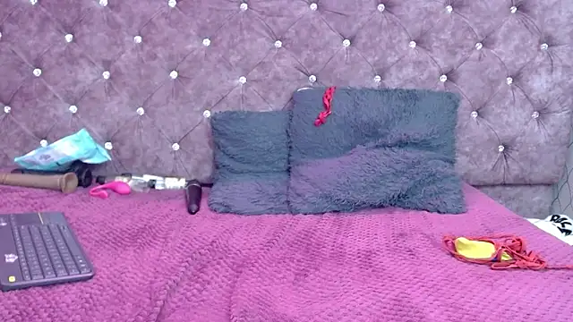 VALENTINA3x online show from January 8, 9:10 am