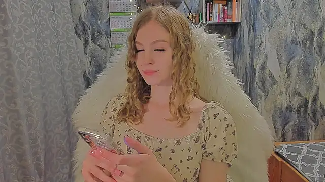 JuxxxsyBunx online show from November 4, 4:50 pm