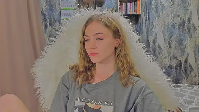 JuxxxsyBunx online show from November 29, 5:05 pm