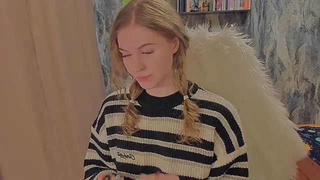 JuxxxsyBunx online show from December 4, 6:12 am