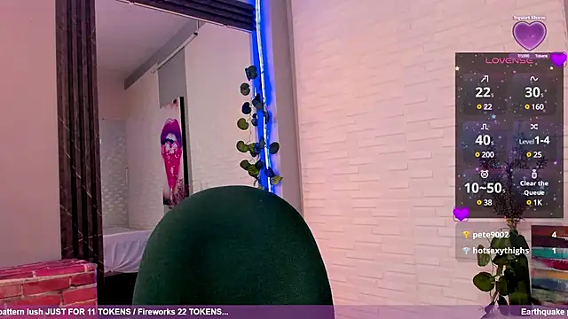 Snapshot of sweetieandjuicyy chatting on January 15, 7:23 pm sweetieandjuicyy online show from January 15, 7:23 pm