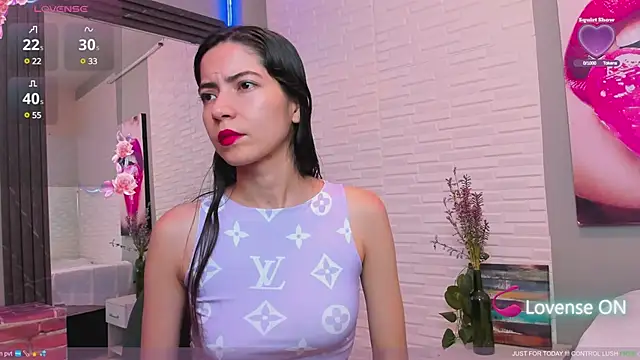 Snapshot of sweetieandjuicyy chatting on February 12, 1:59 pm sweetieandjuicyy online show from February 12, 1:59 pm