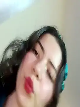 Snapshot of sweetieandjuicyy chatting on November 15, 7:32 pm sweetieandjuicyy online show from November 15, 7:32 pm