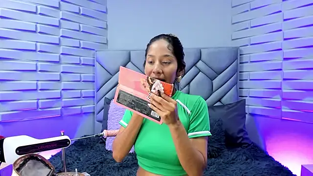 BriannaHarps online show from March 6, 8:59 pm