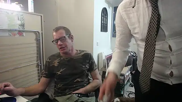 Snapshot of Maikel1981-NL chatting on December 25, 10:59 pm Maikel1981-NL online show from December 25, 10:59 pm