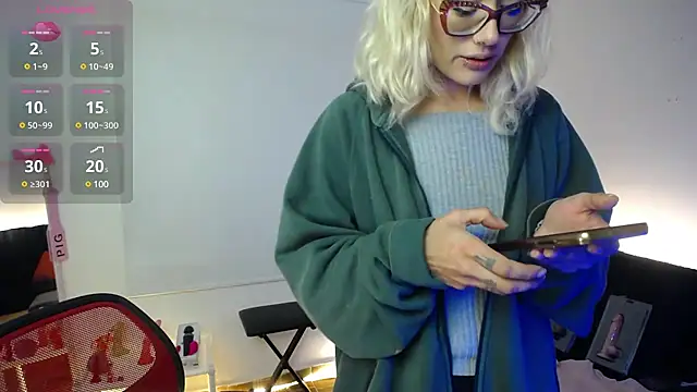 Snapshot of 911Calling chatting on December 15, 1:46 am 911Calling online show from December 15, 1:46 am