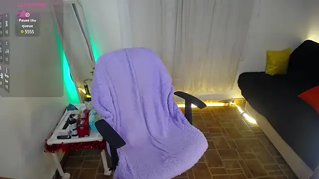 Snapshot of 911Calling chatting on January 14, 5:30 am 911Calling online show from January 14, 5:30 am