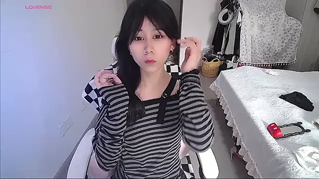 Snapshot of CN-Doudou chatting on April 13, 3:23 am CN-Doudou online show from April 13, 3:23 am